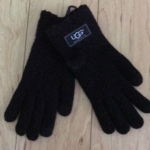 Ugg gloves with screen touch ability
